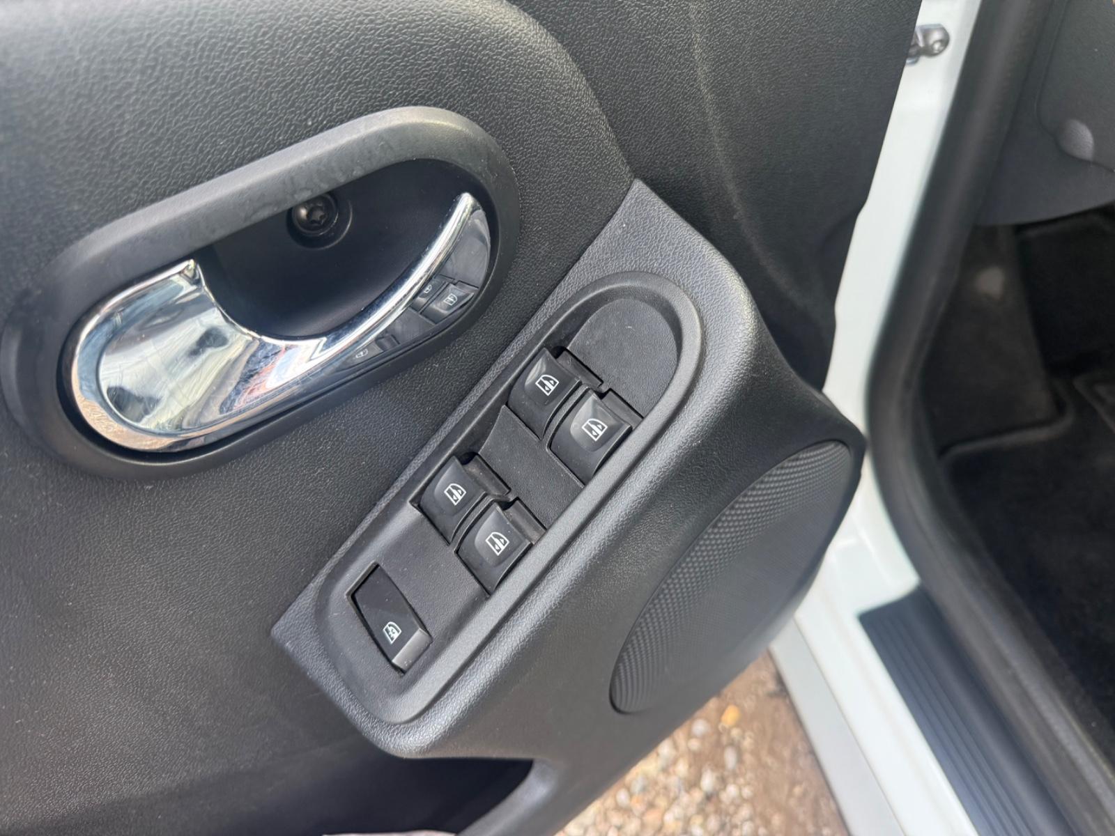 Dacia Duster 2014 — photo 12