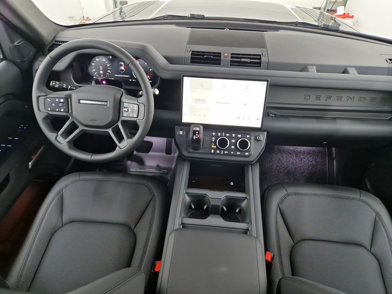 LAND ROVER Defender D250 X-Dynamic SE AHK Pano – Bild 14