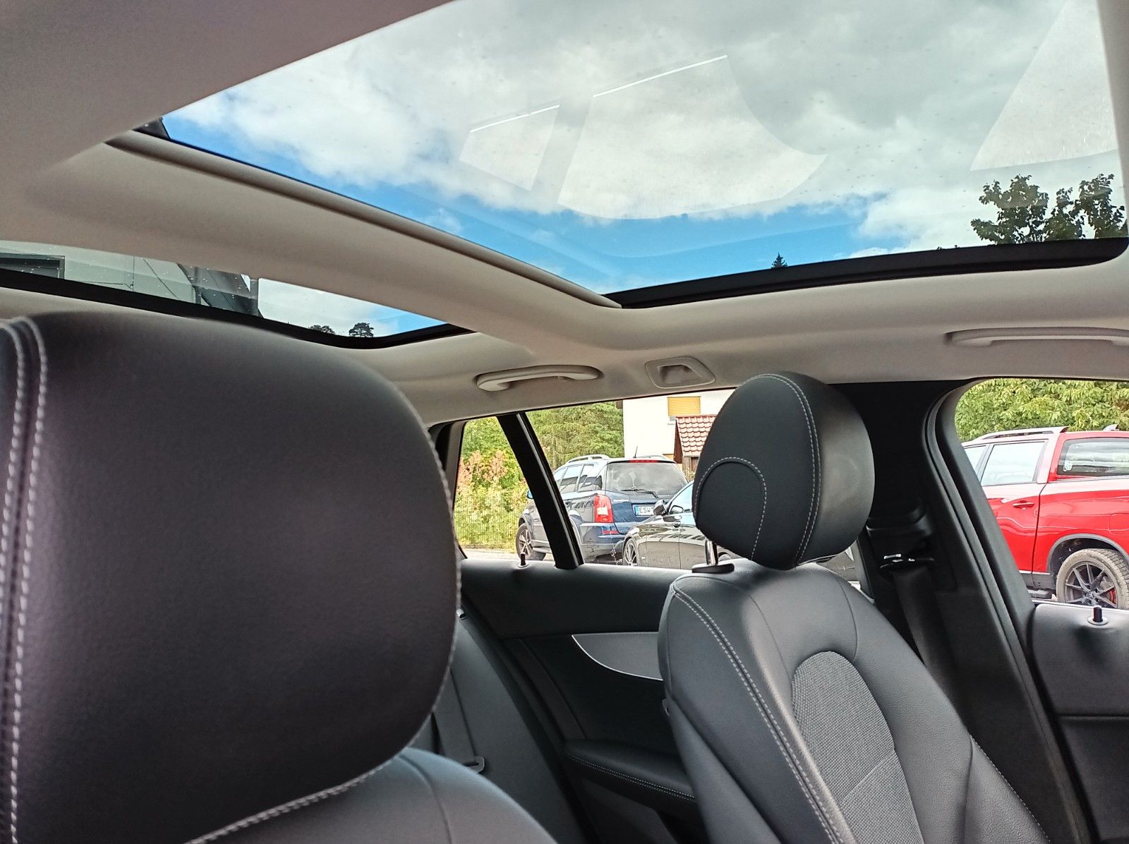 Fahrzeugabbildung Mercedes-Benz C 350 T e+DISTRONIC PLUS+PANO+PARK+360*+SH+BURME