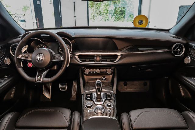Fahrzeugabbildung Alfa Romeo Stelvio QV *PANO*AKRAPOVIC*21"*Assistenz*ETNA*