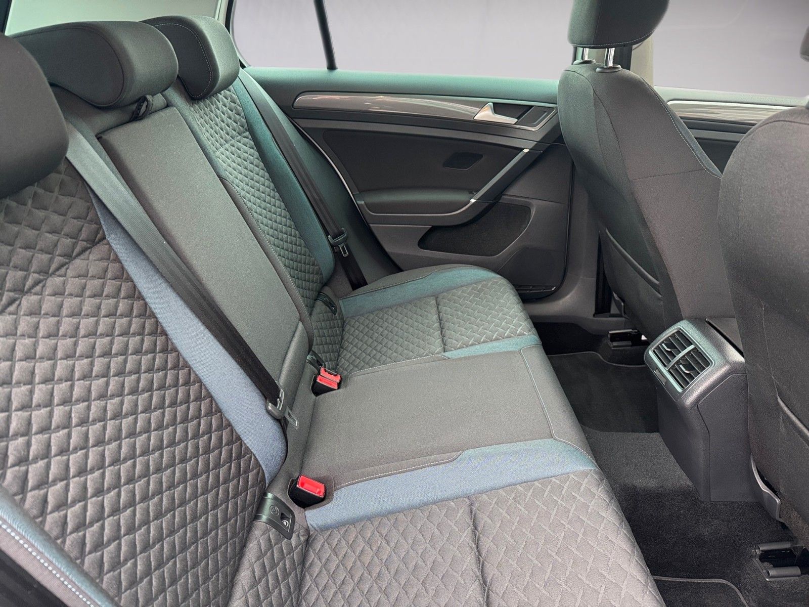 Fahrzeugabbildung Volkswagen Golf VII Lim. IQ.DRIVE