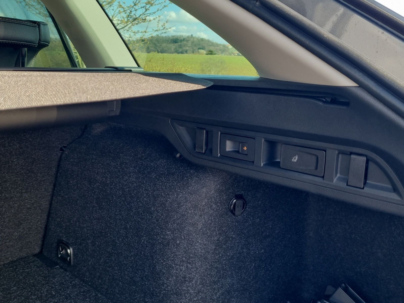 Fahrzeugabbildung SKODA Octavia Combi Tour 2.0 TDI AHK Licht&Sicht+ Win+