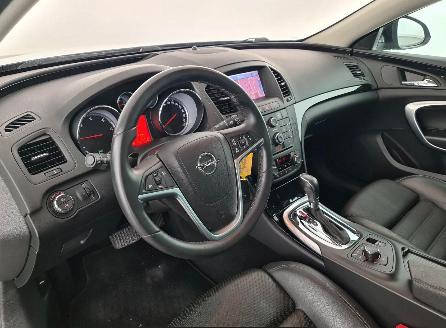 Opel Insignia 2011 — photo 9