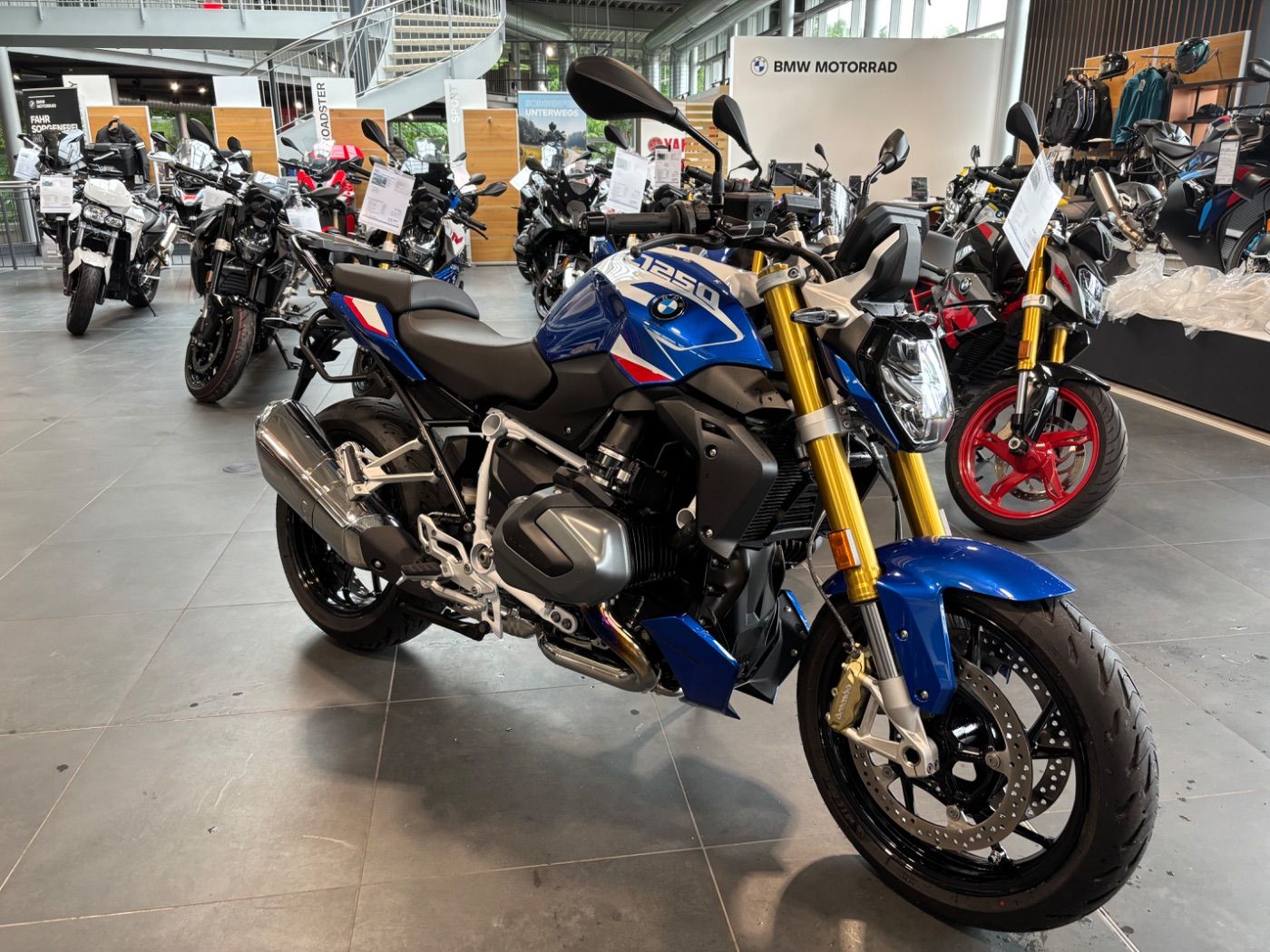 Fahrzeugabbildung BMW R 1250 R Style Sport 4 Pakete