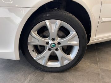 Skoda Octavia Combi Elegance DSG *NAVI*XENON*PDC*
