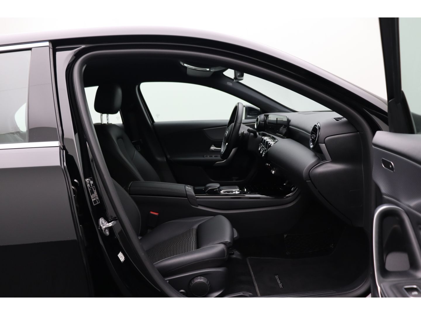 Fahrzeugabbildung Mercedes-Benz A 200 LED SHZ Kamera Navigation Digitales Cockpi