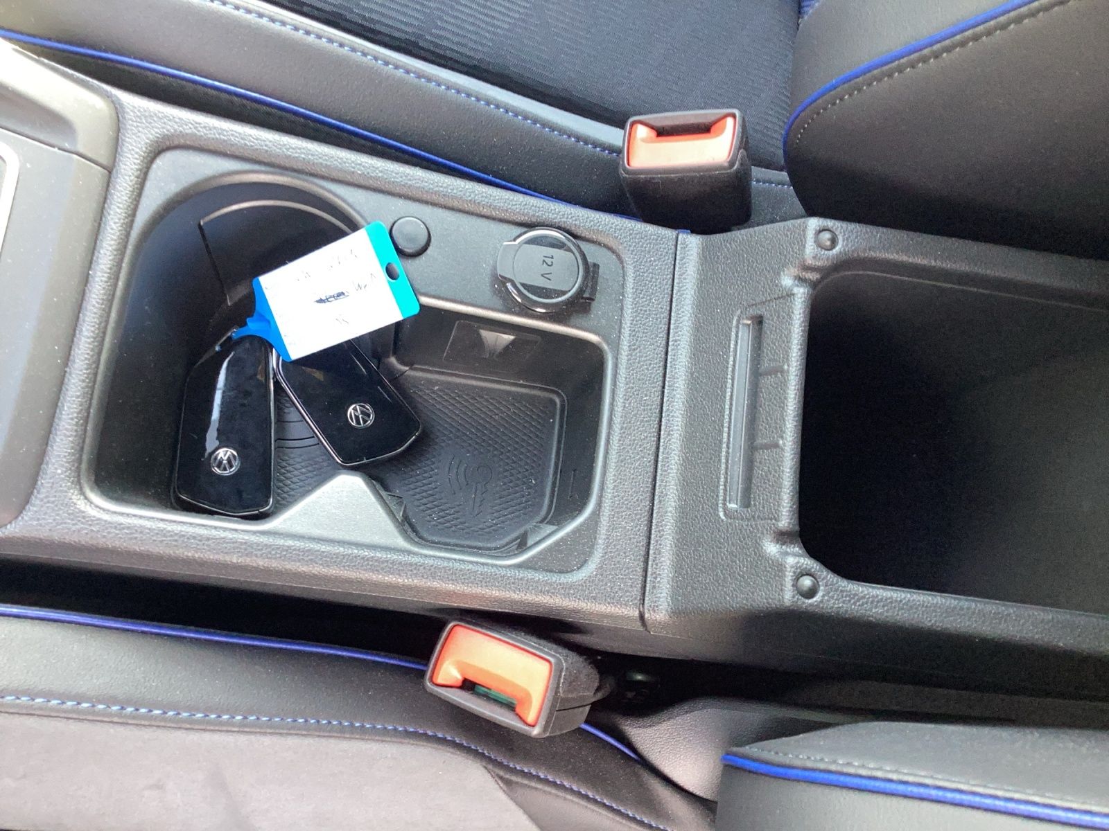 Fahrzeugabbildung Volkswagen Golf VIII R DSG 4M Black-Stye Matrix Akrapovic H