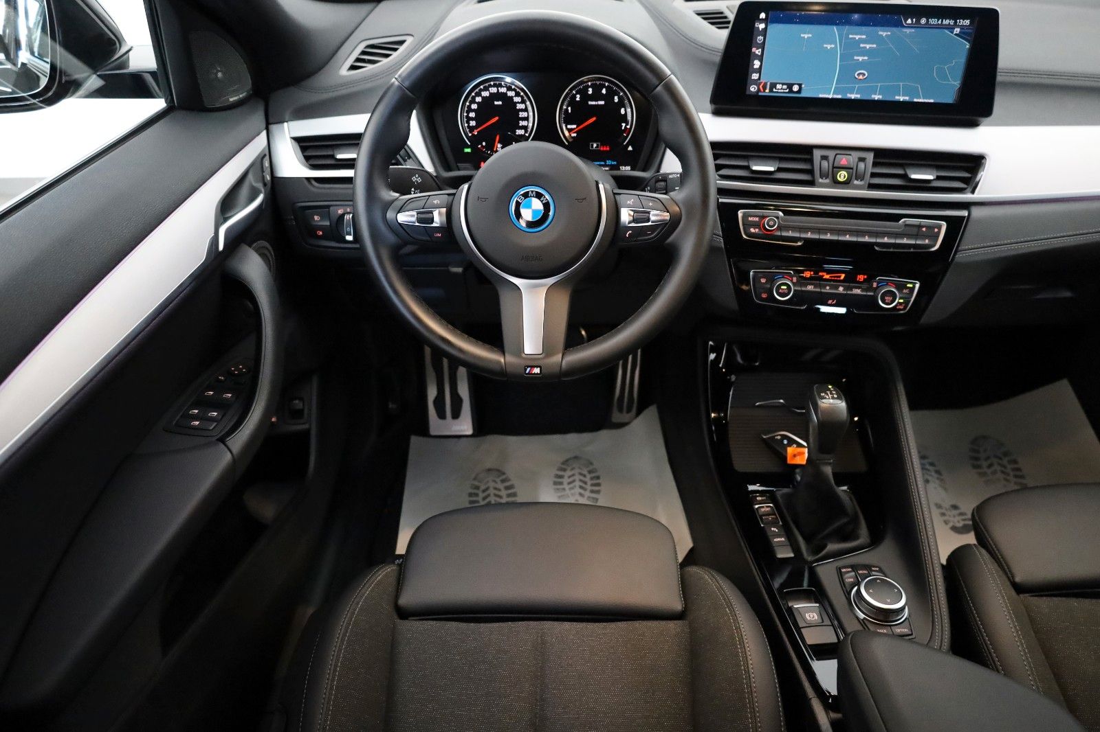 Fahrzeugabbildung BMW X2 xDrive25e M Sport,T.Leder,Navi,LED,Kamera,H&K