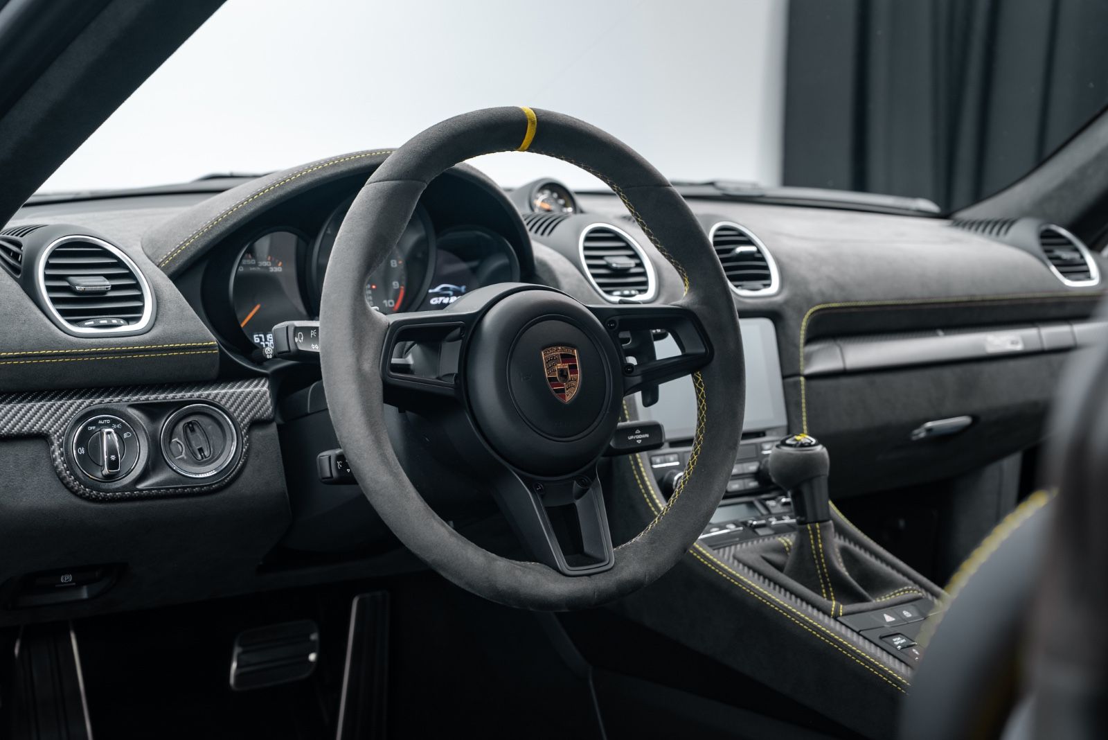 Fahrzeugabbildung Porsche 718 Cayman GT4 RS WEISSACH/PCCB/LIFT/CARBON