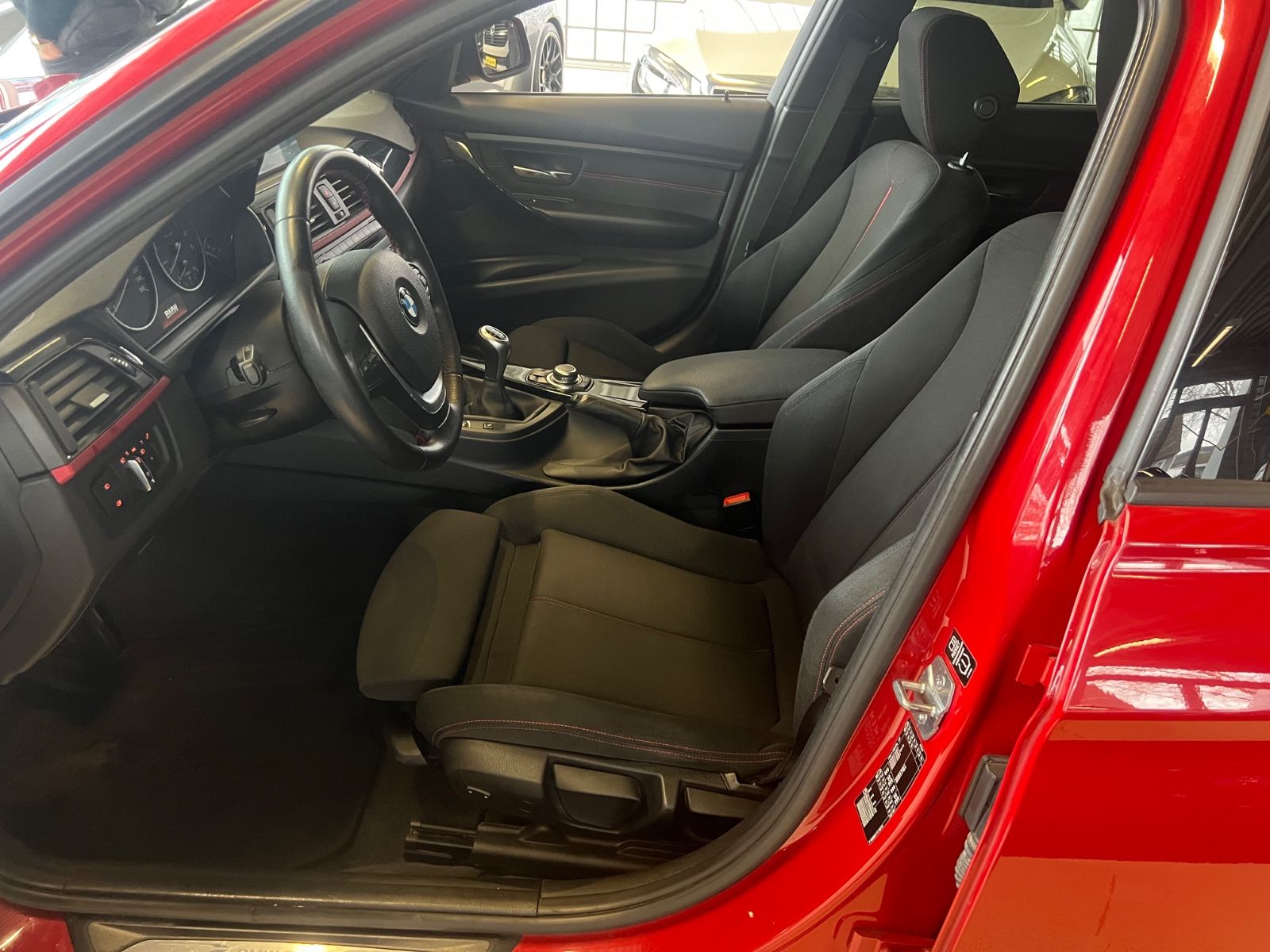 Fahrzeugabbildung BMW 316 i Touring F31 Sportline *NAVI *MELBOURNEROT