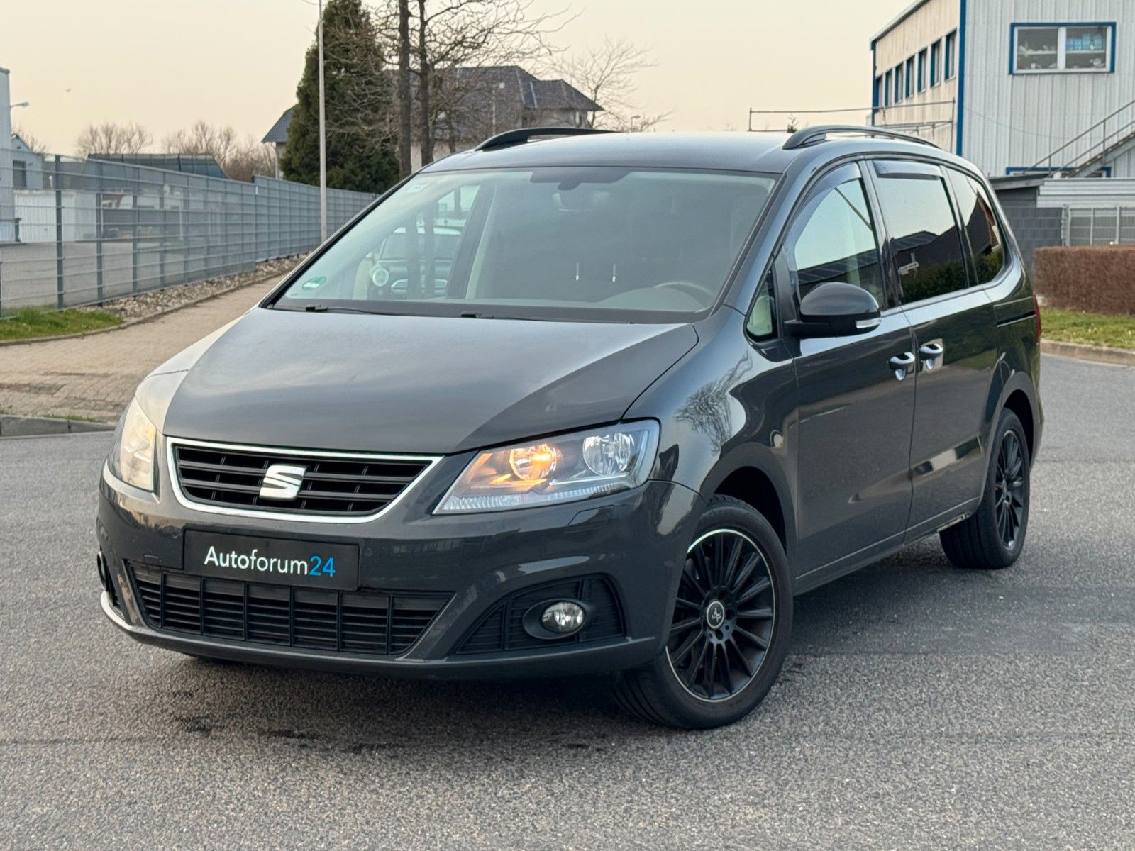 SEAT Alhambra Style Allrad*Navi*RFK*8-Fach*AHK*