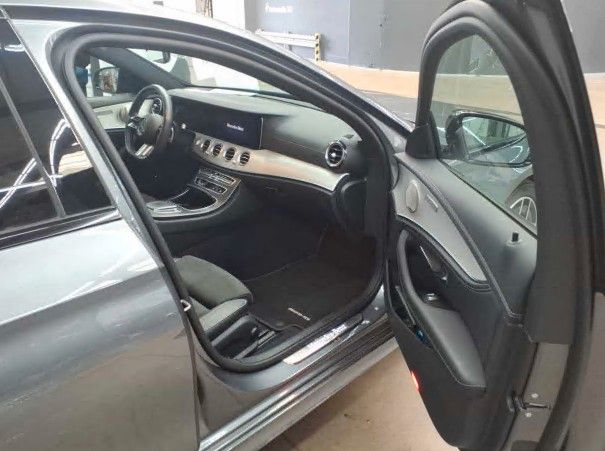 Fahrzeugabbildung Mercedes-Benz E 220 d AMG NIGHT+BURM+PANO+DISTR+HUD