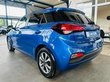 Hyundai i20 1.2 16V KAT Advantage SHZG KAMERA LENK-HZG. - Hyundai i20: Blau