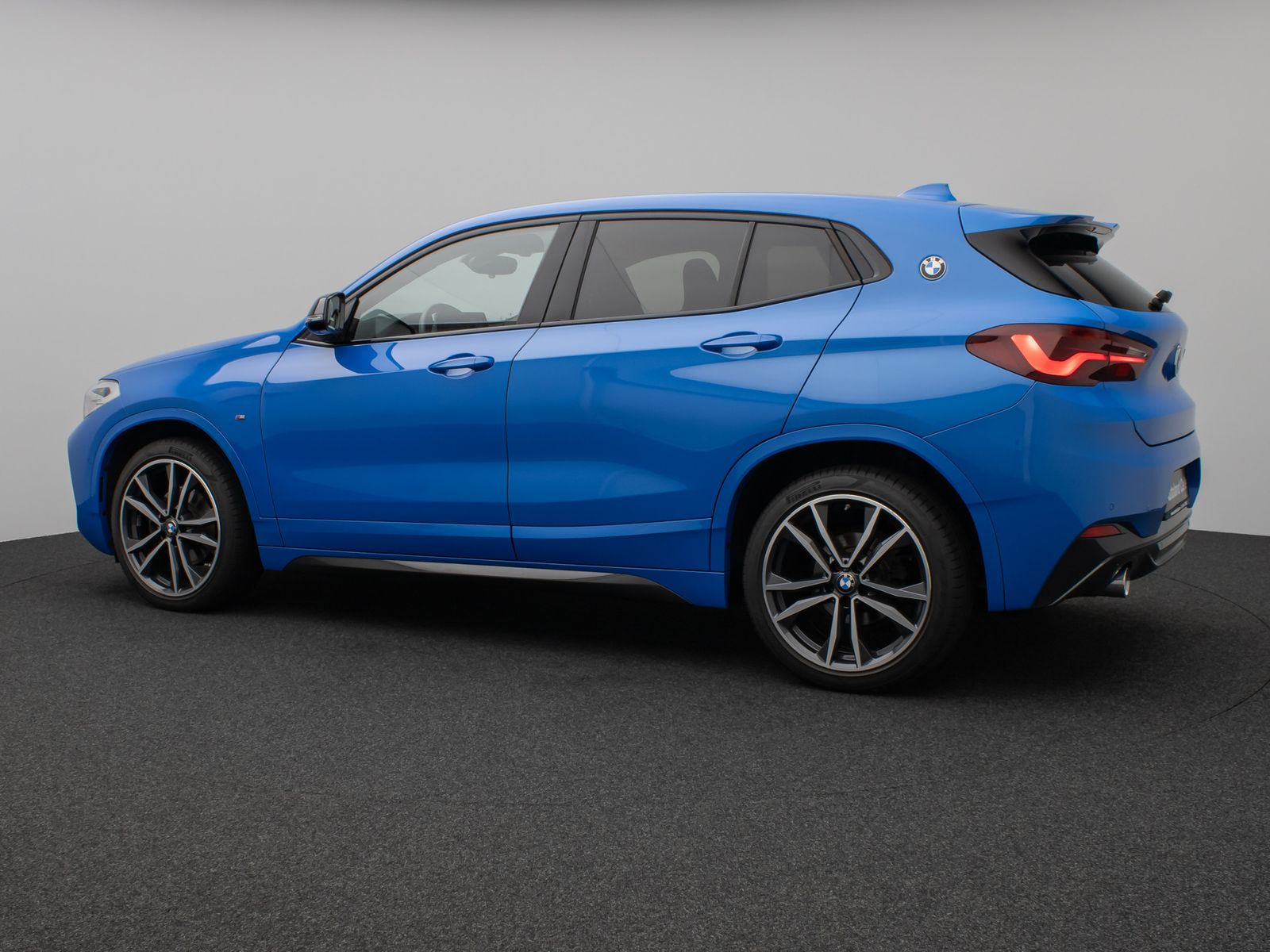 Fahrzeugabbildung BMW X2 sD18d M Sport Kamera HUD DAB HiFi Komfort 19"