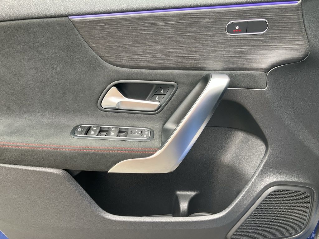 Fahrzeugabbildung Mercedes-Benz A 200 AMG*NIGHT*MULTIB*AHK*DISTR*TOTW*KEYL*KAM
