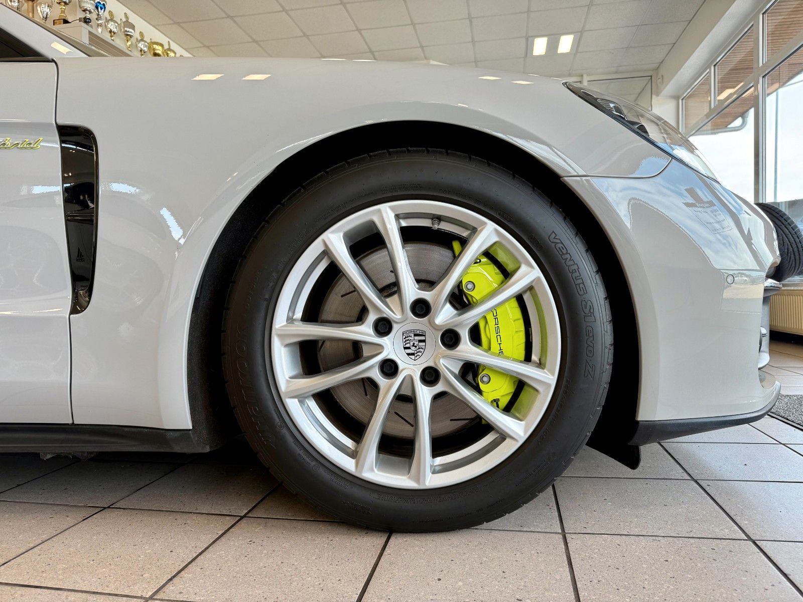 Fahrzeugabbildung Porsche Panamera 4S E-Hybrid HeadUP/ACC/Sportabgasanlage