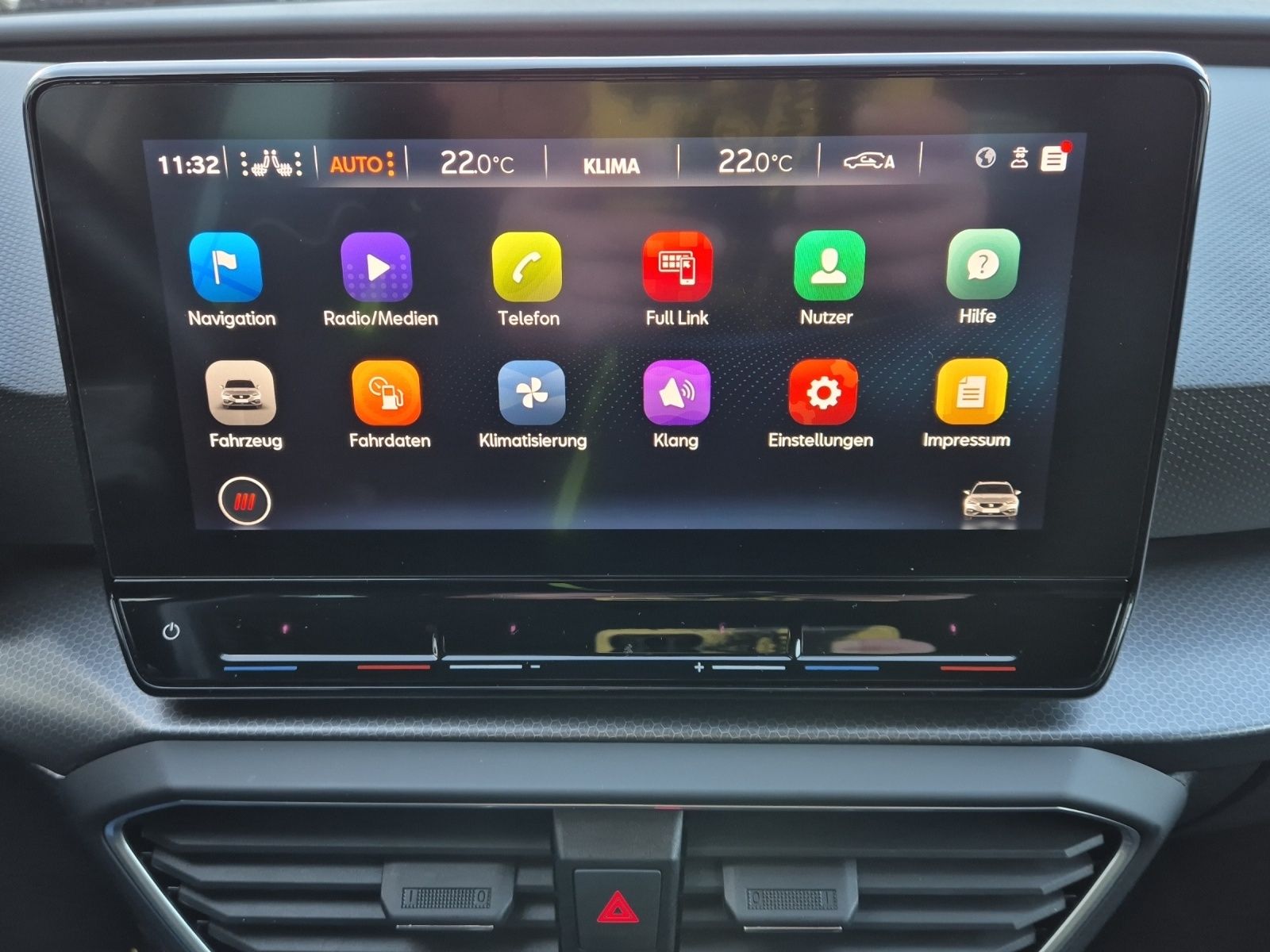 Fahrzeugabbildung SEAT Leon ST TDI Style DSG LED Navi AID ACC RFK beats