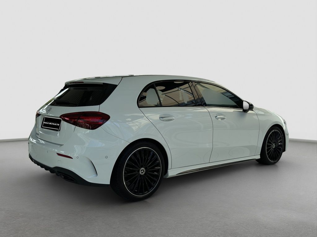 Fahrzeugabbildung Mercedes-Benz A 200 AMG Line AMG*Night*Navi*PDC*ParkAss*RFK