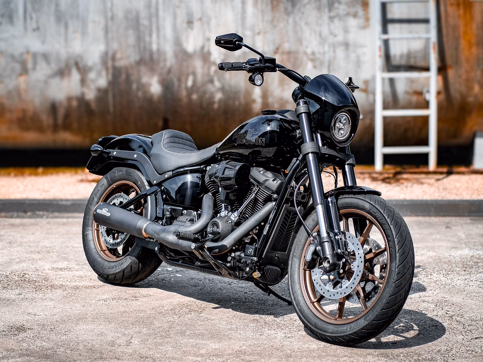 Harley-Davidson FXLRS Low Rider S 117 - J&H Auspuff - TOP!