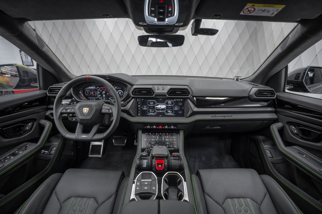Urus 4.0 V8 SE MATT BLACK AKRAPOVIC CARBON - Bild 19