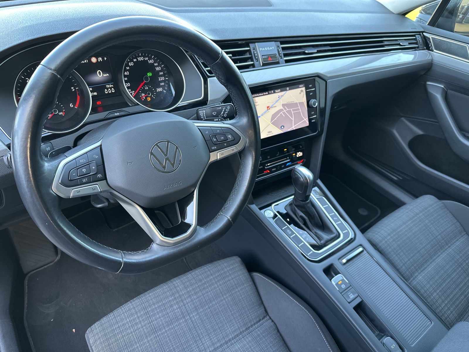 Fahrzeugabbildung Volkswagen Passat Variant 2.0 TDI DSG Business NAV+LED+KAM