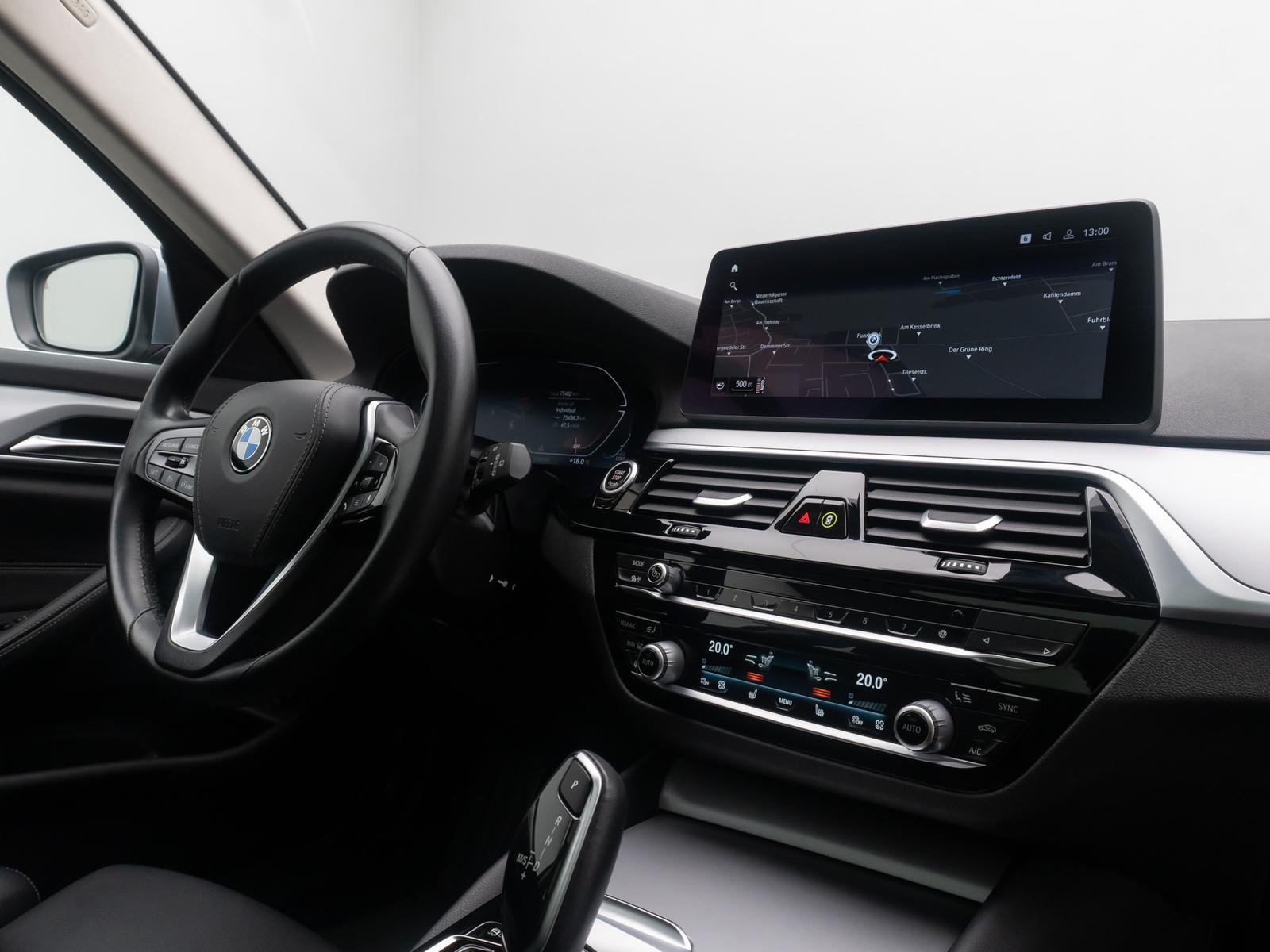 BMW 520d Kamera HUD Alarm Panorama DAB Leder Sport