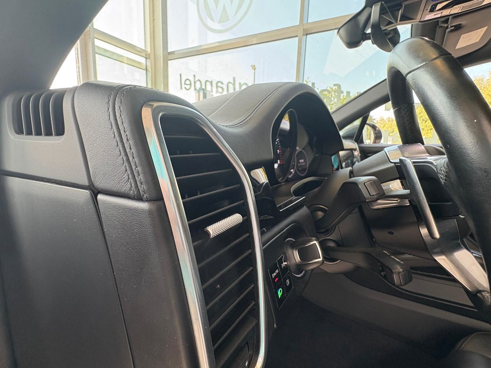 Fahrzeugabbildung Porsche Cayenne, pano, luft volleder ahk,21 zoll, stdhz