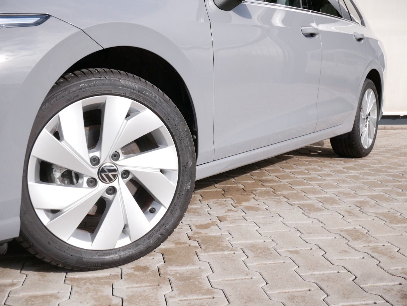 Fahrzeugabbildung Volkswagen Golf -VIII Variant 1.5 Style NEU46T DSG Matrix