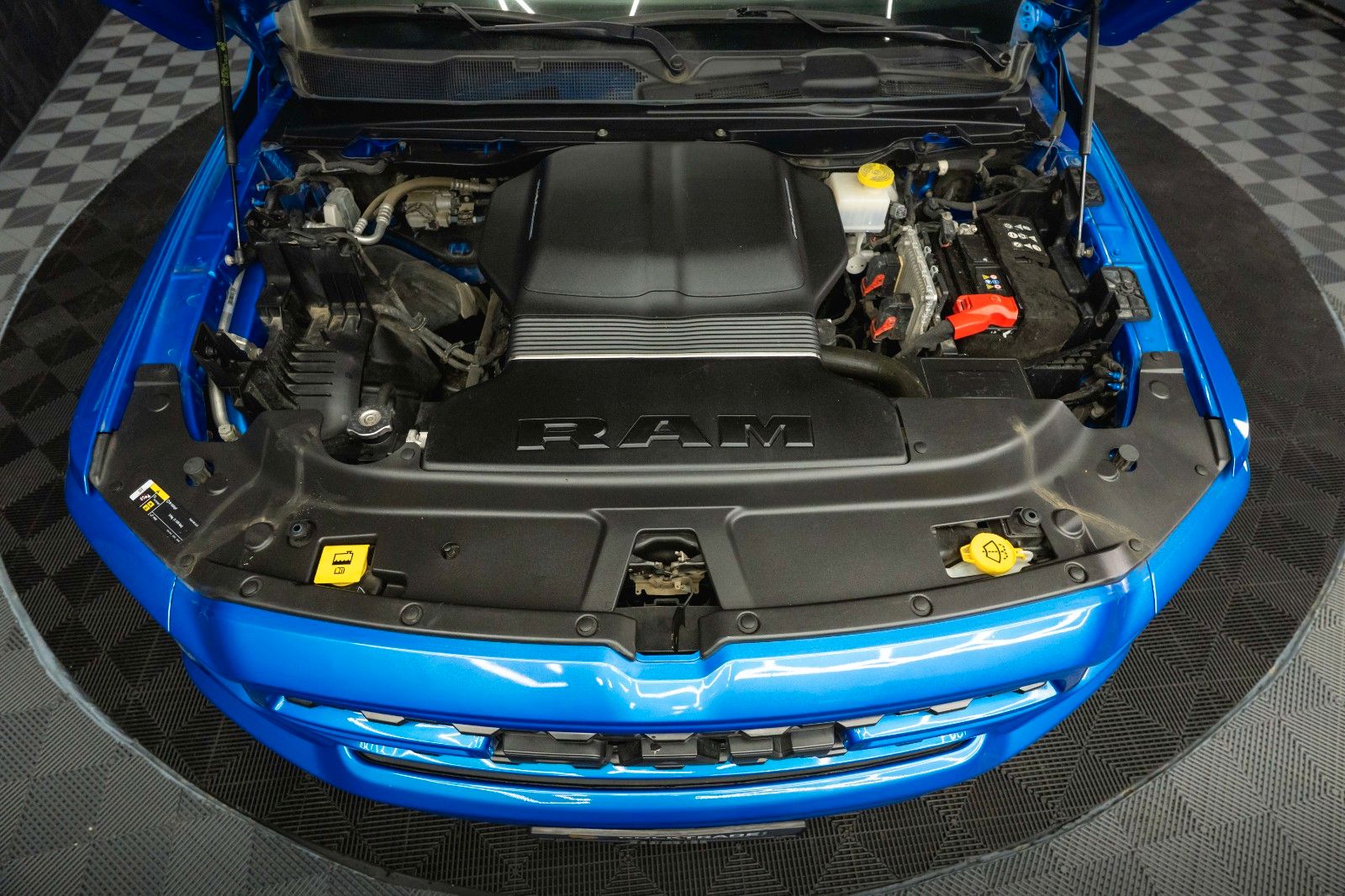 Fahrzeugabbildung Dodge RAM 5.7 V8 HEMI 4x4 NIGHT GT SPORT Night-Paket