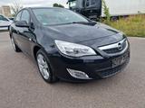 Opel Astra J Lim. 5-trg. Edition - Opel Astra aus 2010: Edition