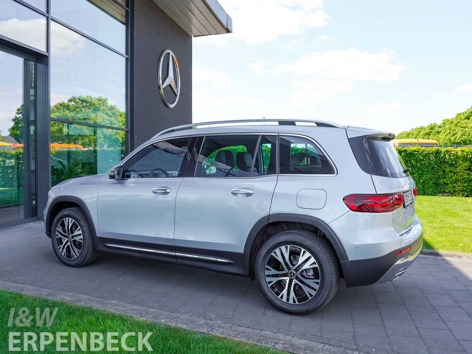 Fahrzeugabbildung Mercedes-Benz GLB 200 d Distronic AHK Kamera Multibeam Keyless