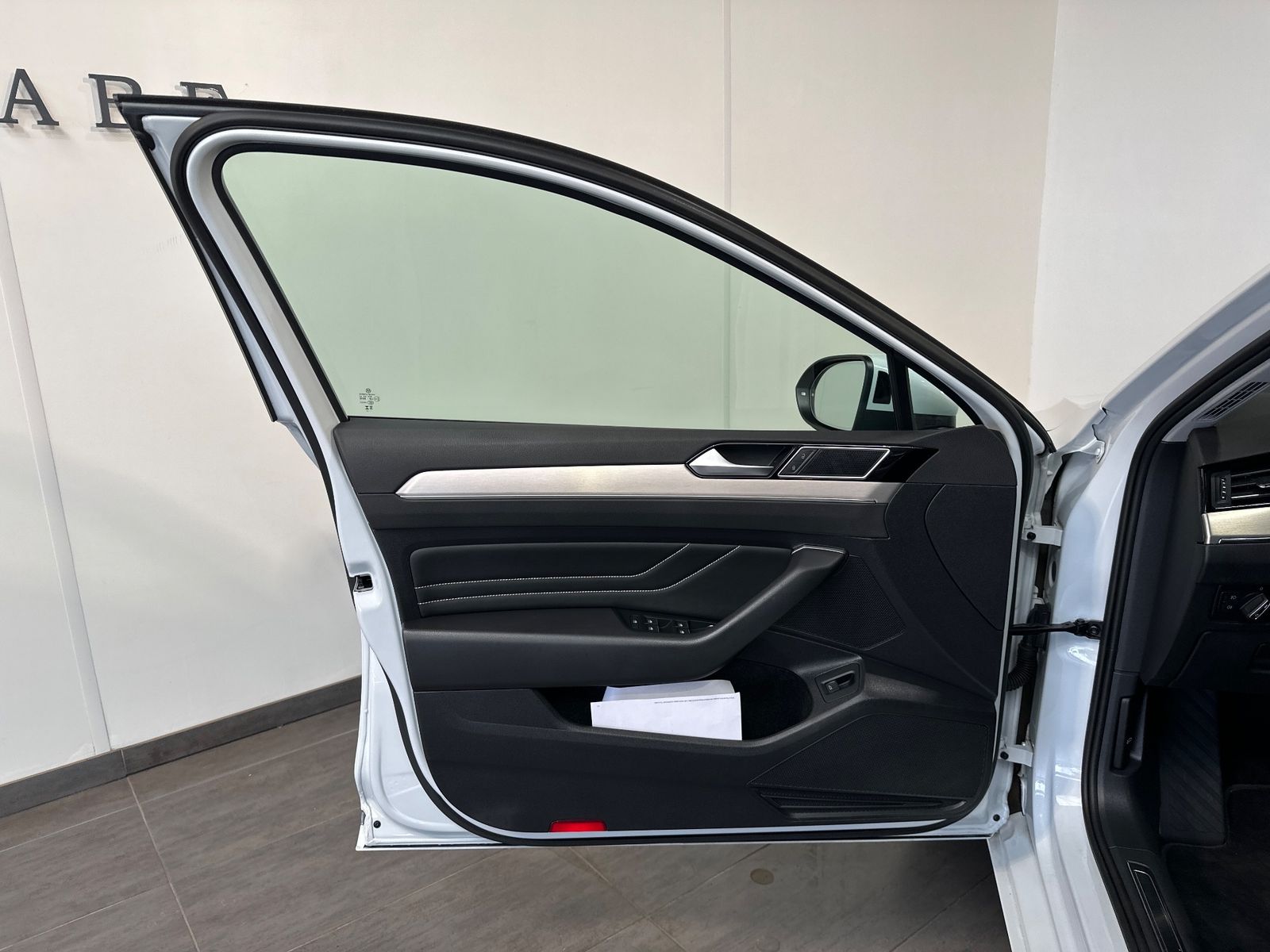 Fahrzeugabbildung Volkswagen Passat Variant 2.0 TDI DSG Elegance NAV+LED+PANO