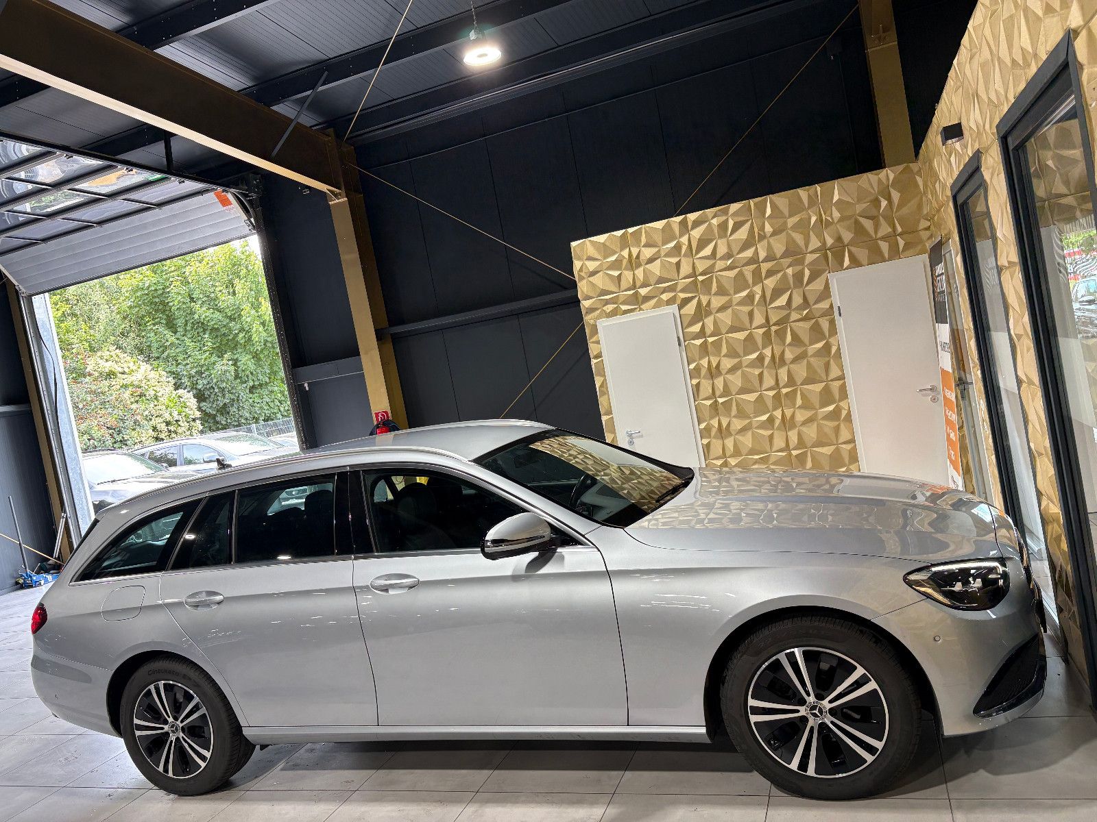 Fahrzeugabbildung Mercedes-Benz E 220 T-Modell d/NAVI/KAMERA/APPLE/AMBIENTE/ACC