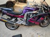 Suzuki Gsxr1100w in 750er Rahmen  - SUZUKI 1998 GSX 750