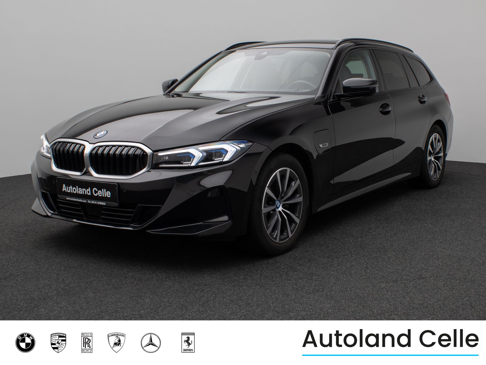 Fahrzeugabbildung BMW 330e Panorama Kamera HUD DAB HiFi Leder Sport