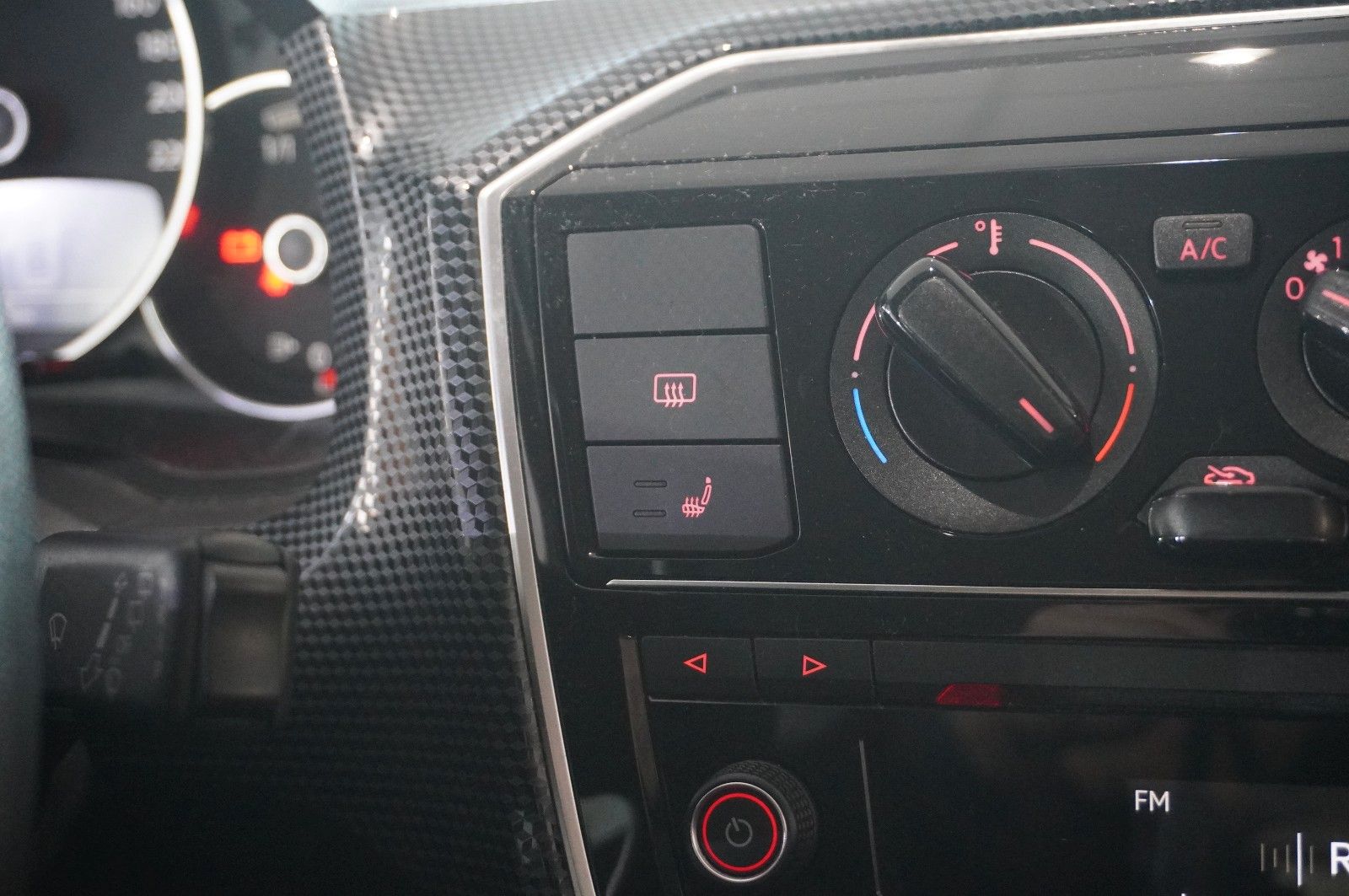 Fahrzeugabbildung Volkswagen up! 1.0 MOVE 5-TÜR KLIMA/SHZ/USB/NEBEL/SPORT/LED