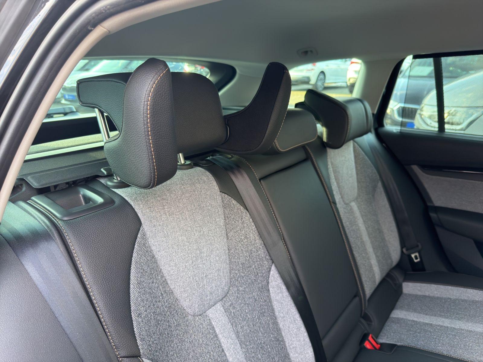 Skoda Octavia Combi 1.5 TSI DSG Balance LED AHK 5Jahre