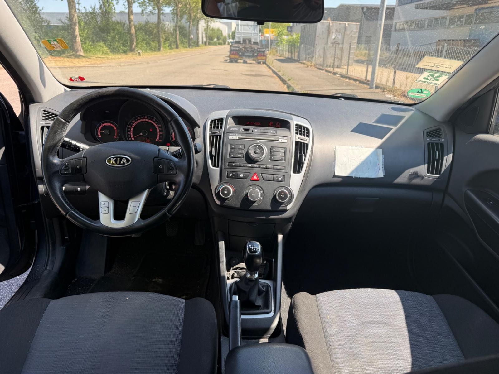 Kia cee'd 2012 — photo 11