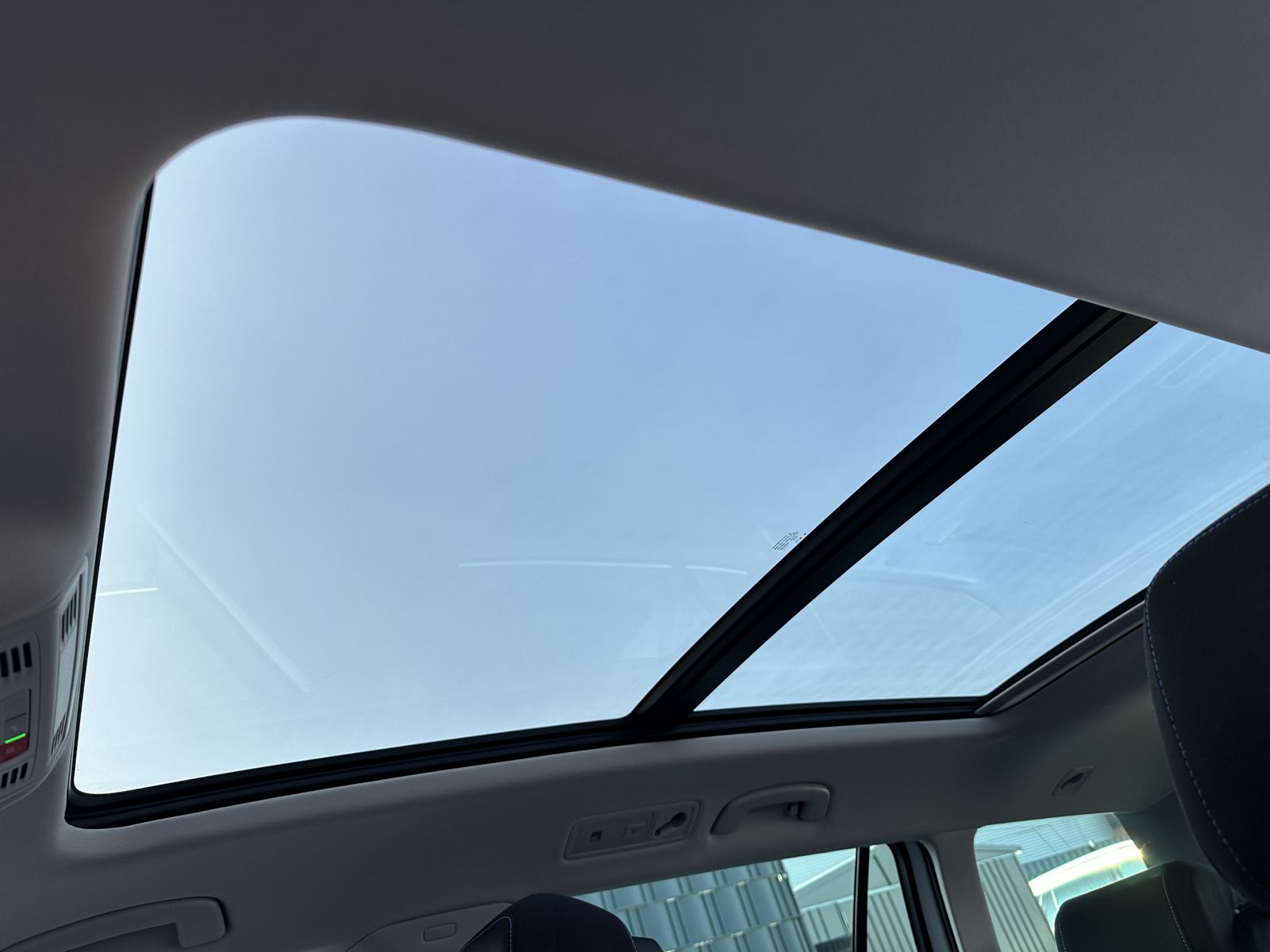 Fahrzeugabbildung Volkswagen Passat Variant GTE 1.4 TSI DSG NAV+LED+PANO+KAM
