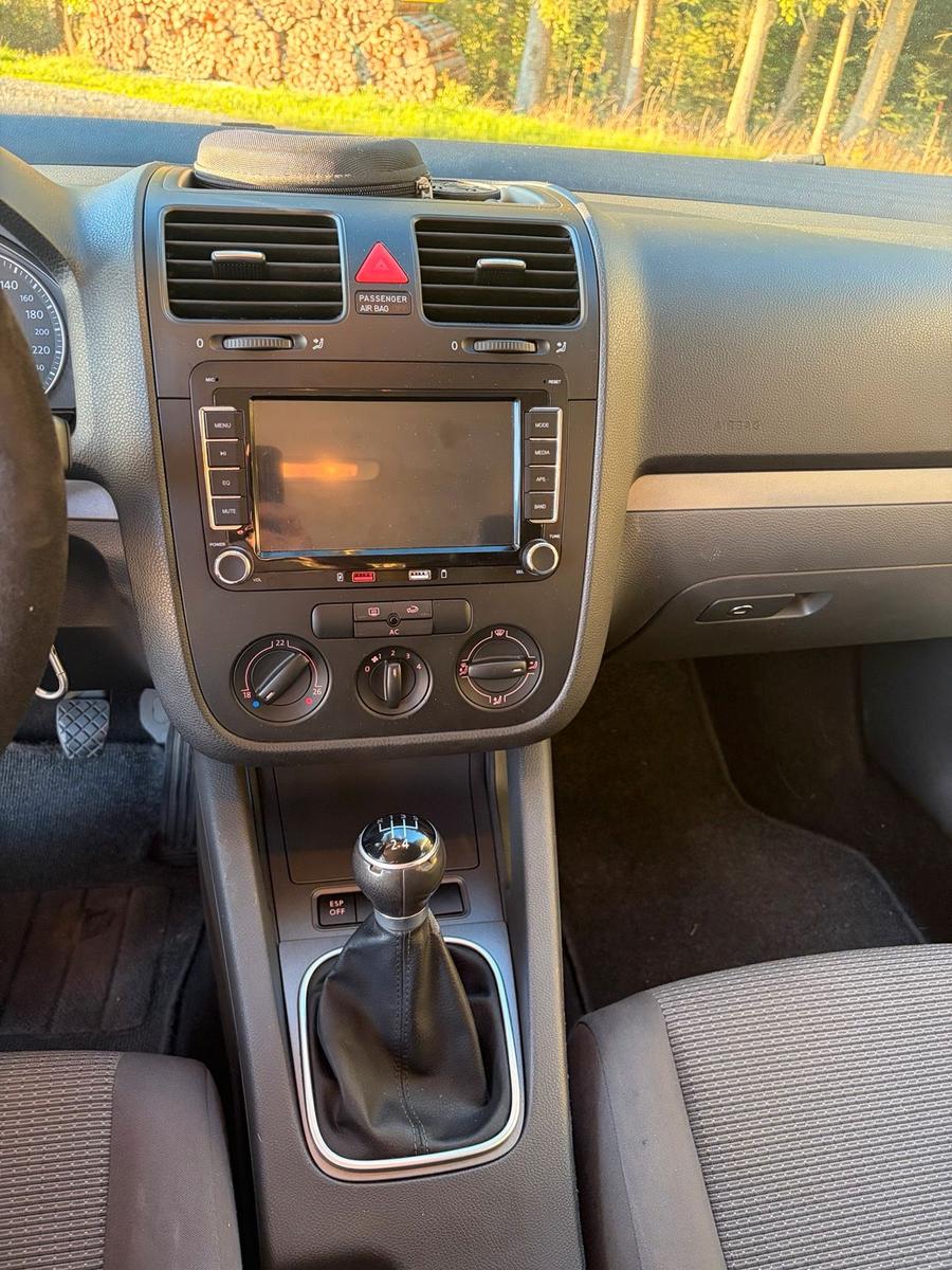 Volkswagen Golf 2008 — interior