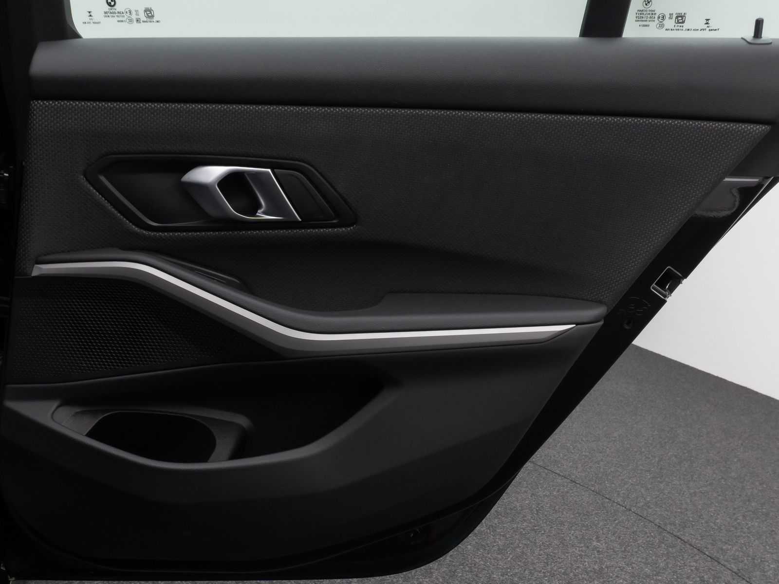 Fahrzeugabbildung BMW 318i DAB PDC Widscreen Geschwindigkeitsreg LED