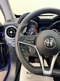 Alfa-Romeo Stelvio - 8
