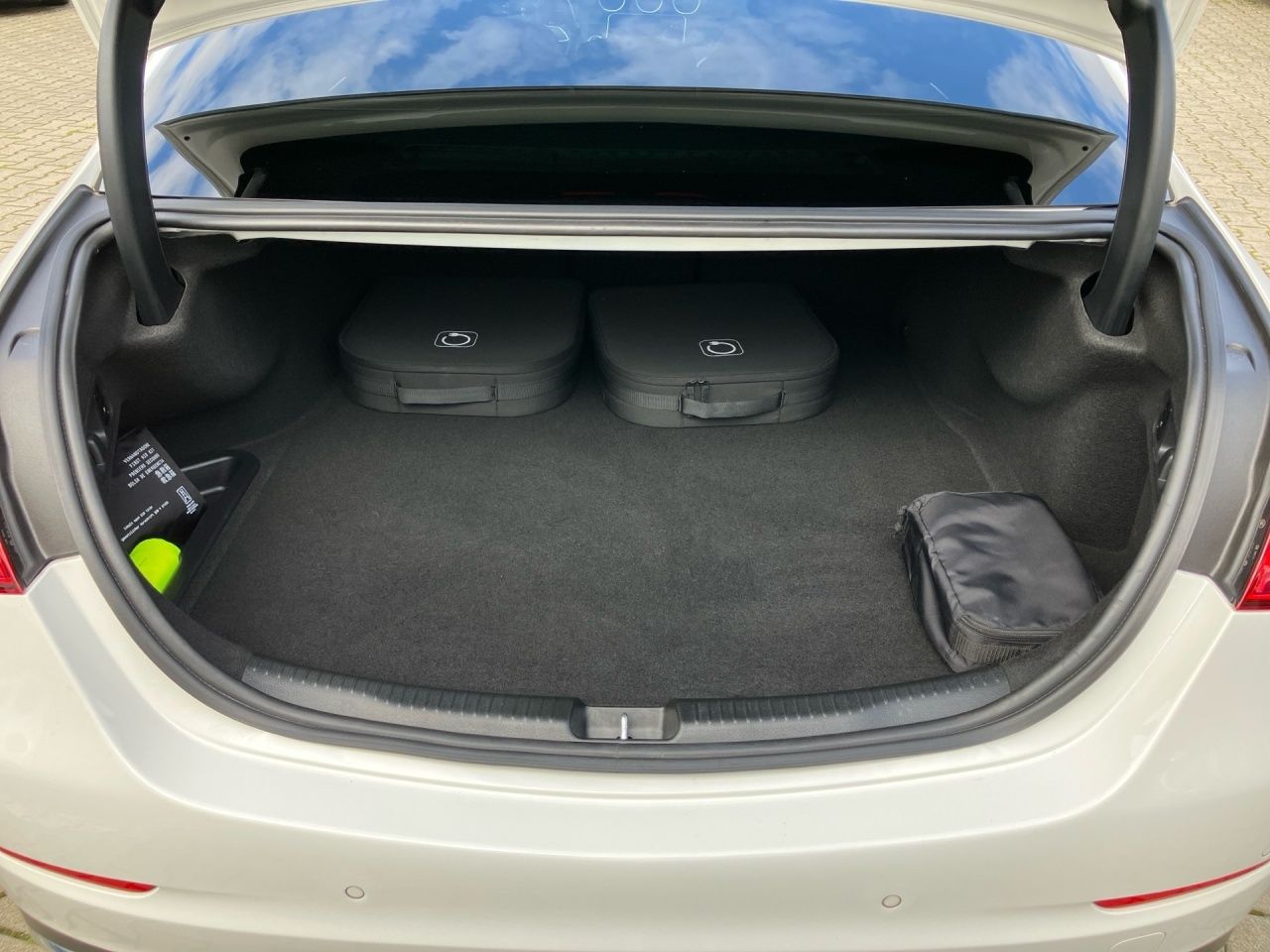 Fahrzeugabbildung Mercedes-Benz C 400 e 4M Avantgarde Pano DigitalL Burmester 36