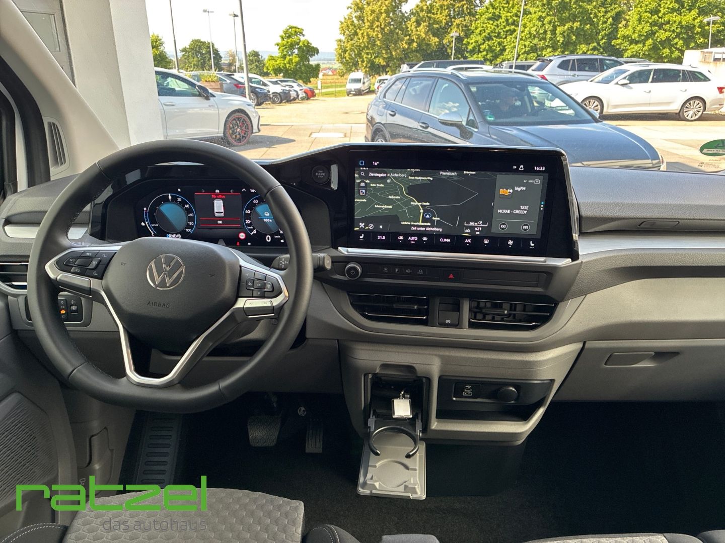 Fahrzeugabbildung Volkswagen T7 Caravelle e-Caravelle 9-Sitzer Life Navi+LED+