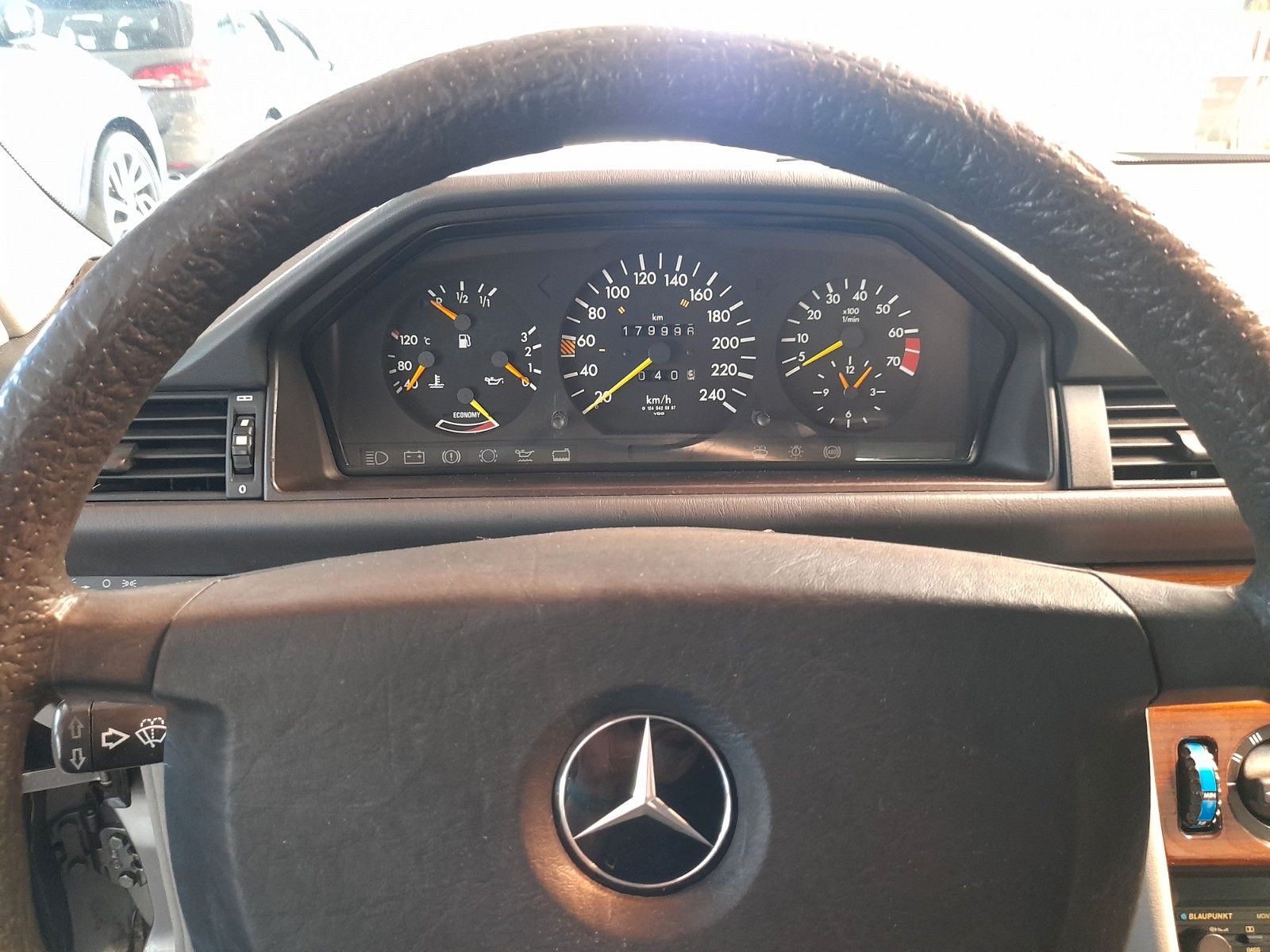 Fahrzeugabbildung Mercedes-Benz E 260 im Originalzustand u. H Kennzeichen