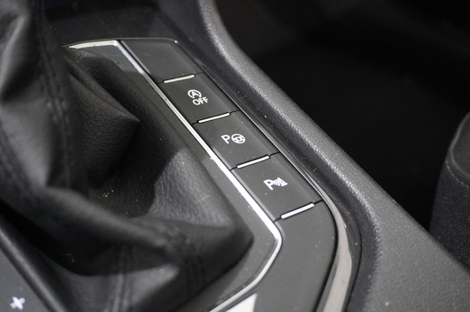Fahrzeugabbildung Volkswagen Tiguan 2.0 TSI 4MOTION R-LINE NAVI/KAMERA/SH/AHK
