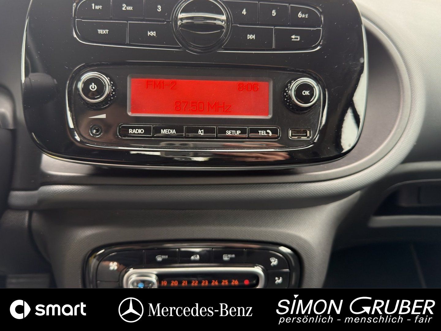 Fahrzeugabbildung Smart Smart fortwo EQ Klima Radio 22 KW Lader