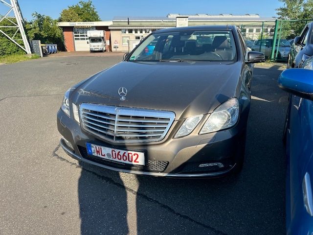 Mercedes-Benz E220CDI Elegance*PANORAMA*AUTOMATIK*TÜV6/26*AHK*