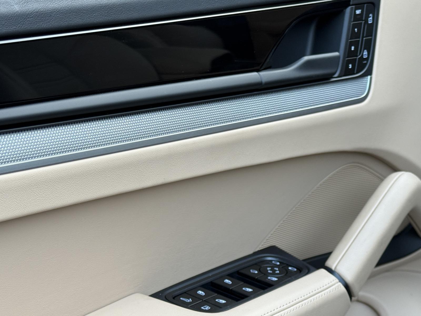 Porsche Cayenne E-Hybrid Coupe SPORTDESIGN*INNODRIVE*22