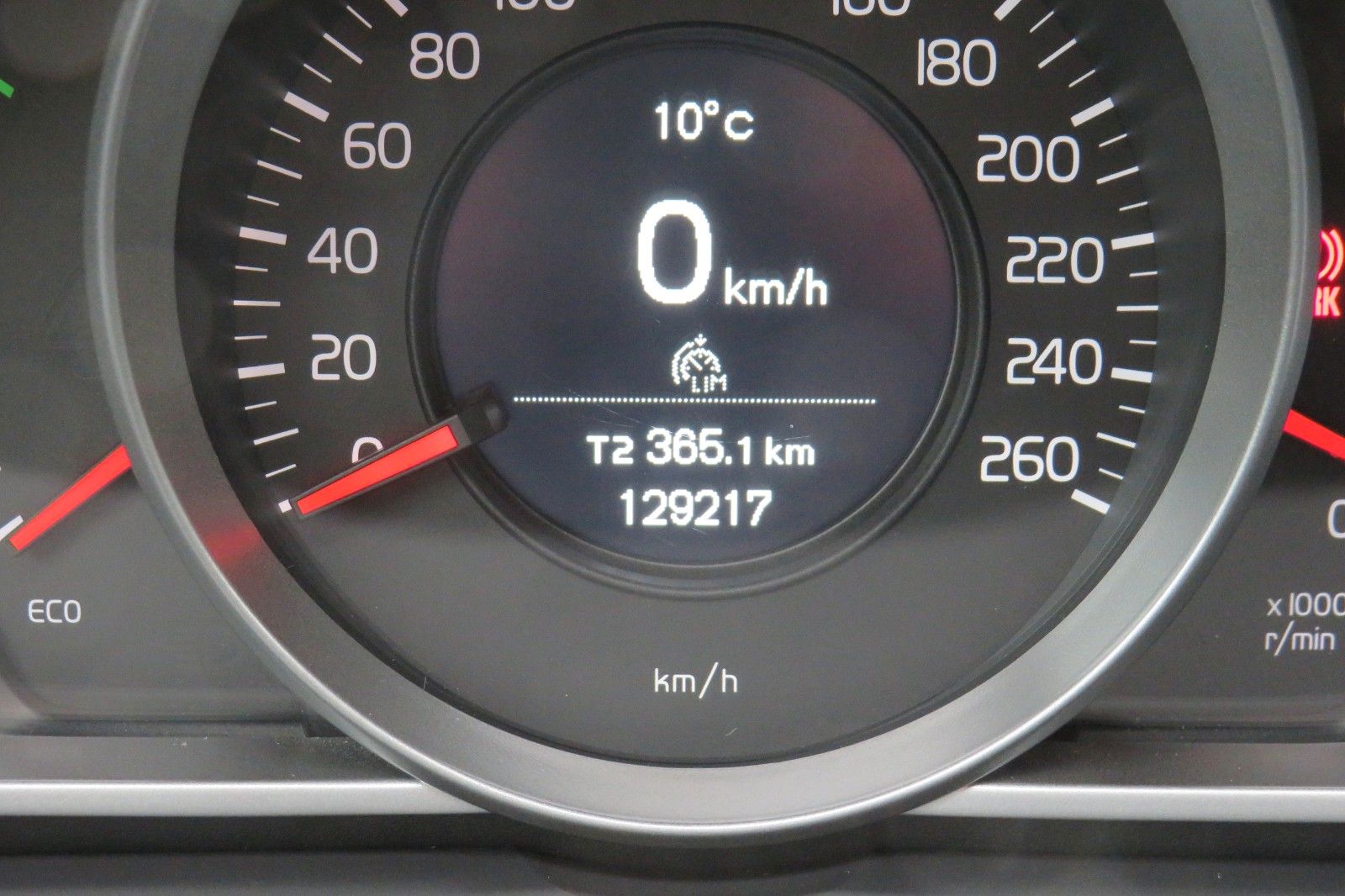 Fahrzeugabbildung Volvo V40 Kinetic NAVI TELVOR KLIMATRONIC 8-FACH ALU